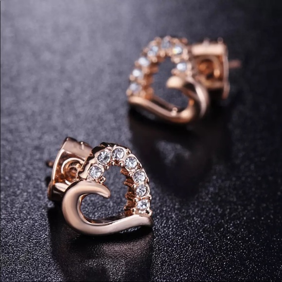 Gorgeous Rose Gold Heart Earrings - Picture 3 of 4